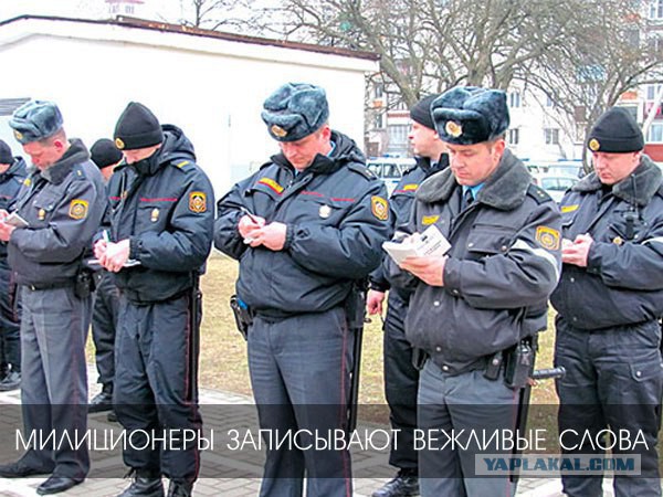 Досмотр футбольных болельщиц в Уганде