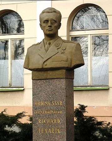 Слушателю академии из ГДР он бросил слово «фашист», а потом попытался набить морду.Чехословацкий офицер с интересной судьбой.