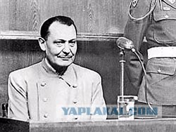 Зачем Медведев надел платье?!