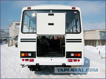 В городе Лянтор в ХМАО возле торгового центра поставили "ПАЗ", в салоне которого можно уколоться "Спутником"