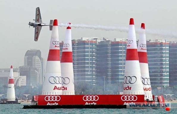 Red Bull Air Race в Абу-Даби (14 фото)