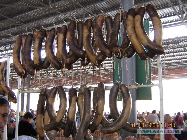 Конская колбаса казы. Казы татарская колбаса. Казы карта чучук. Фархадский рынок в ташкенте. Шужук и казы.