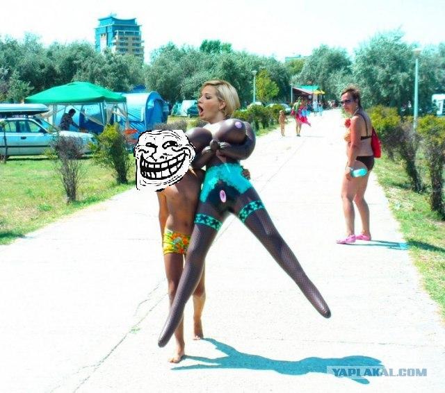 Взял у папы надувной матрас поплавать