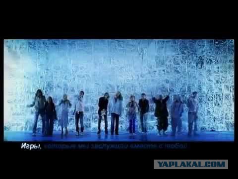 Талисманы, которые мы заслужили: майонез и шмель танцуют в перерыве футбольного матча
