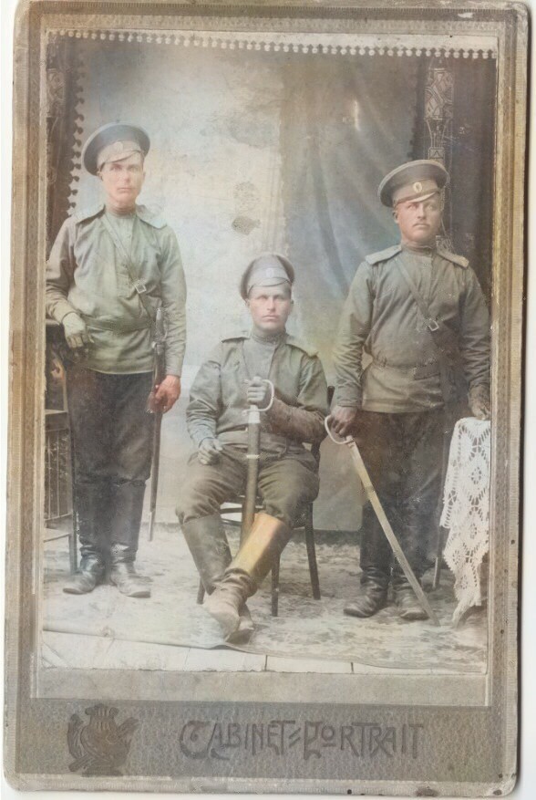 Нейросеть на хаялву раскрашивает фото к 9 мая