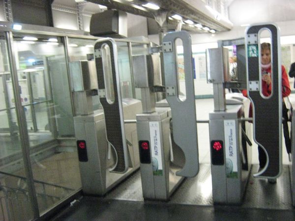 Зайчиковый протест: нет повышению цен на метро!
