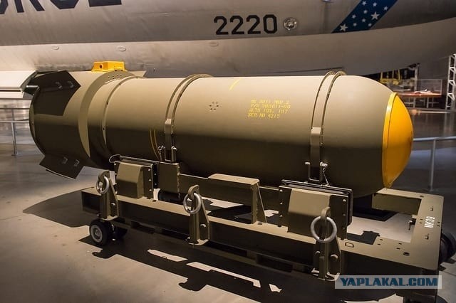 Упавшие с бомбами: аварии и катастрофы самолетов ВВС США с ядерным оружием