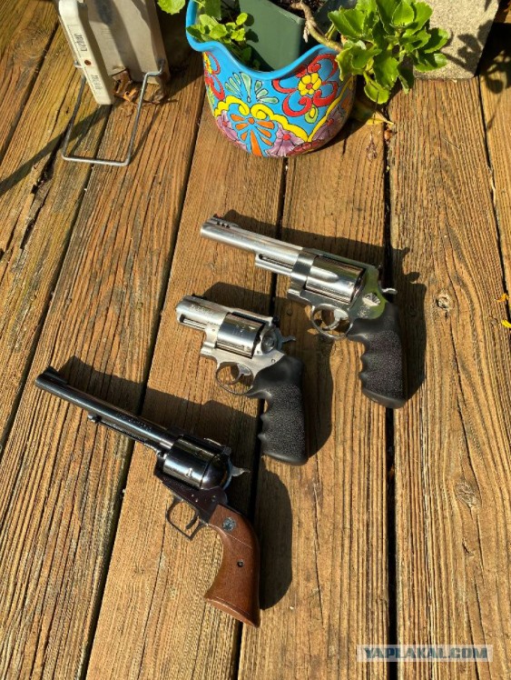 Стрельба из Desert Eagle в тире