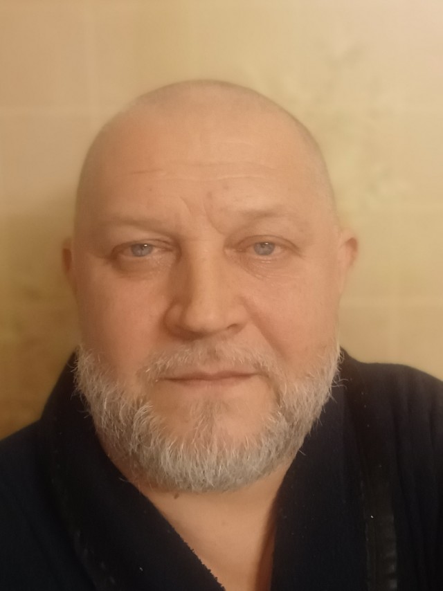 Раскапывая завалы, вон чё нашёл!