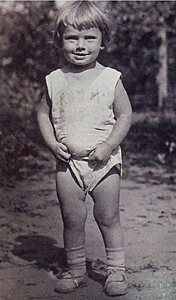 Небольшая фотоподборка известных личностей в детстве и юности