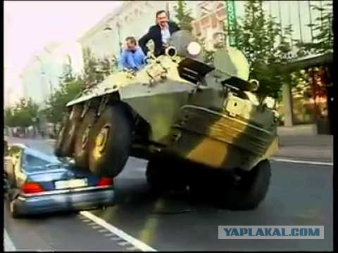 Южноуралец на Toyota Land Cruiser разбил RAV4 своей жены