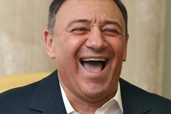Аркадий Дворкович объяснил повышение налогов необходимостью строить дороги