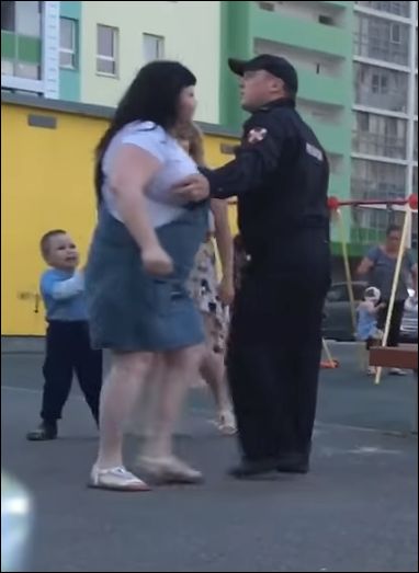 Драка пьяных яжематерей