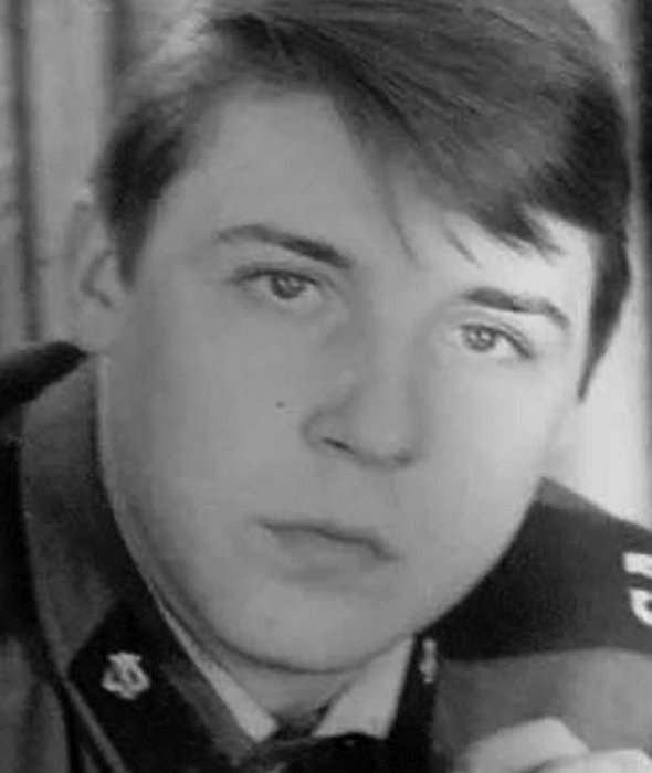 Оболгал себя за деньги, а вместе с весом потерял роли и самоуважение: Александр Семчев