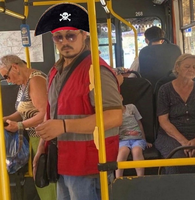 Контролёр Джек Воробей