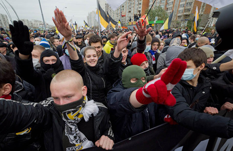 Чем бомбят по Славянску?