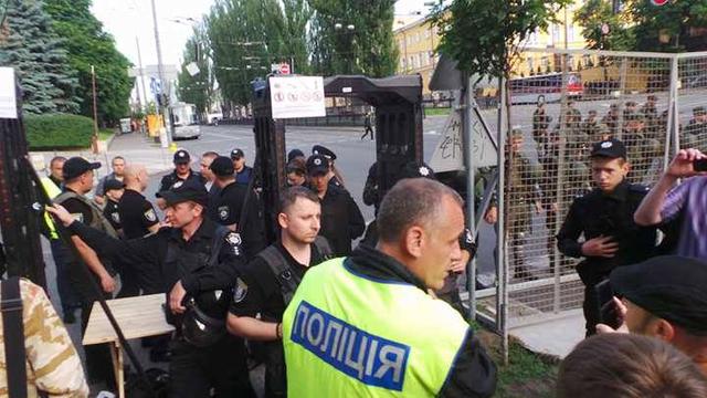 Украинские националисты пусть покрасят губы и присоединятся с чубчиками своими к шествию содомитов по центру Киева - Милонов