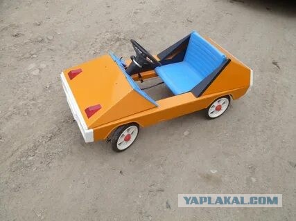 Первый педальный «Москвич», который мы скопировали у итальянцев: рамное шасси, фары от «Победы» и космический дизайн