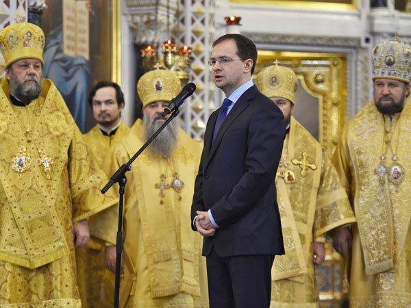 Мединский призвал с молитвы начинать день в школах России