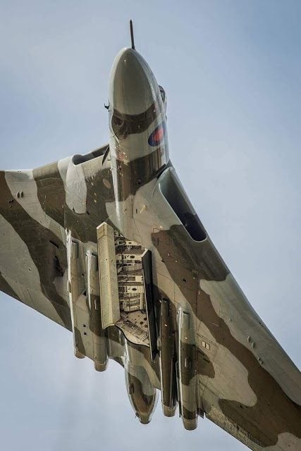 Операция «Черный олень»: бомбардировка Авро-вулканами Фолклендских островов