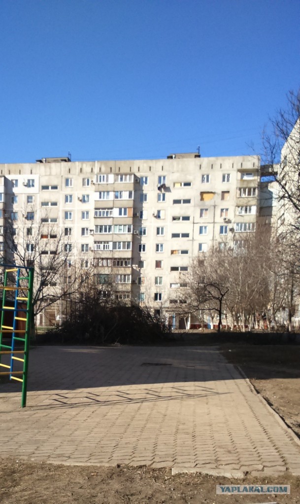 Мариуполь, МКР "Восточный", месяц спустя
