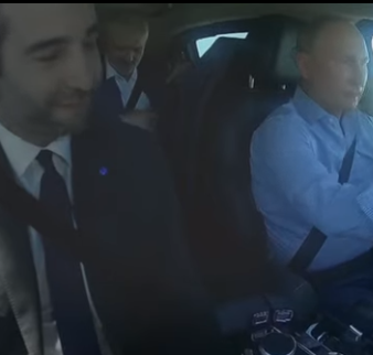 Ургант показал пародию на Лукашенко с автоматом