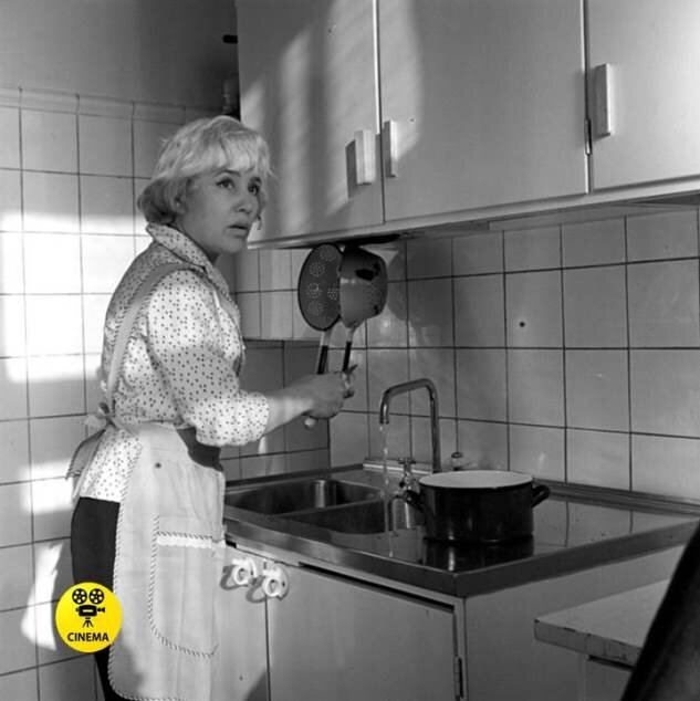Ностальгическая фотоподборка: советские кинозвёзды в домашней обстановке