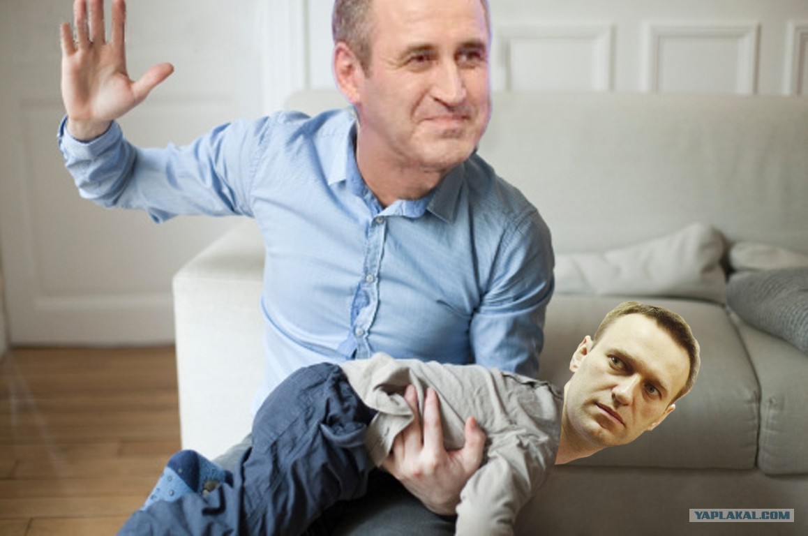 Общение с душой навального. Навальный гифка.