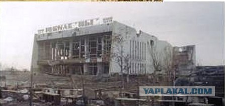 Один старый кинотеатр.