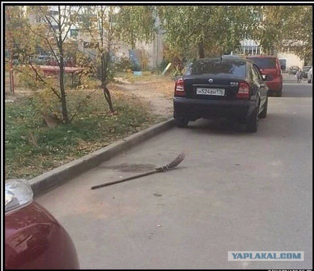Почему женщины паркуясь не думают о других?