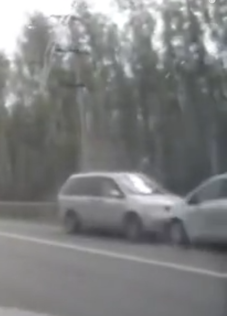 Ну понятное дело, что просто серебристый автомобиль с асфальтом сливался