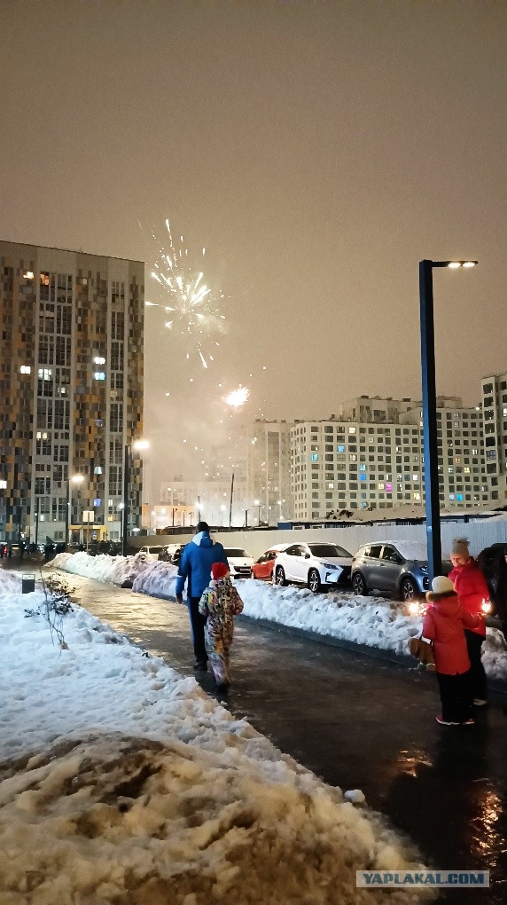 Почему женщины одним "дают" сразу, а других матросят месяцами