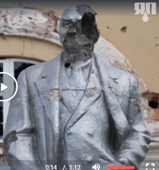 Украинские военные снесли памятник Ленину в Судже