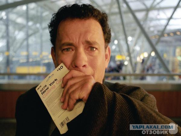 Том Хэнкс с другом на хоккейном матче