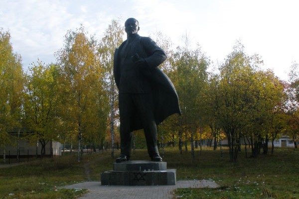 Памятники Ленину