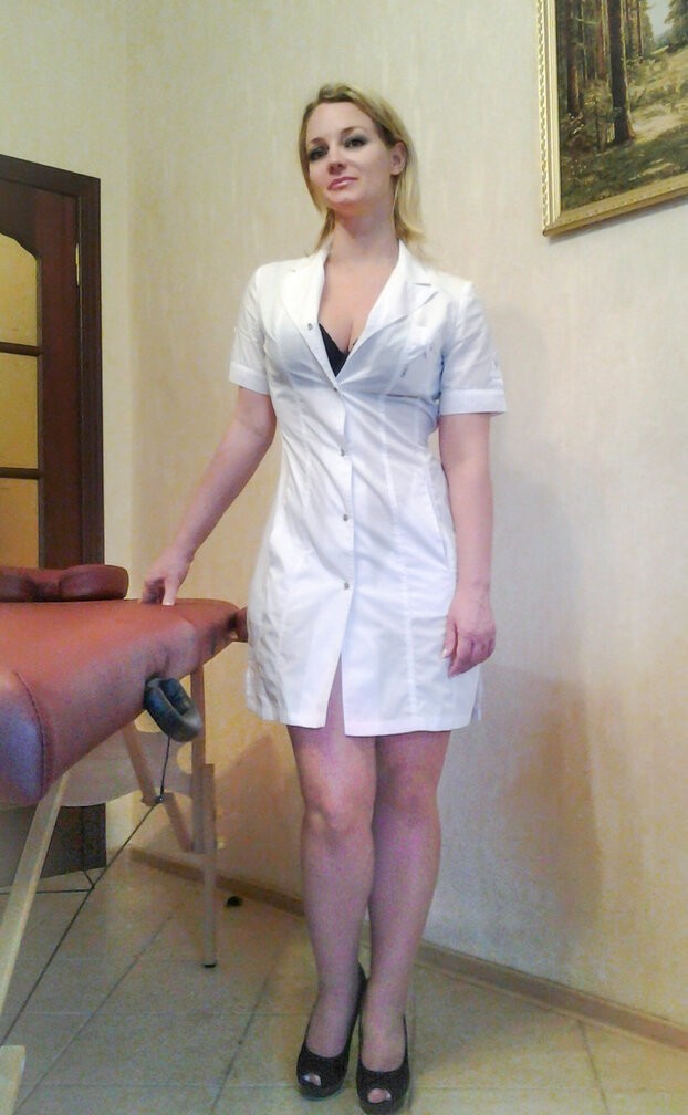 А что если заглянуть к девушкам на их, скажем, рабочие места?