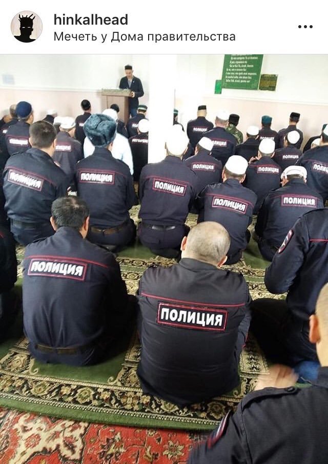 Из Телеги. Гости столицы строят местных.