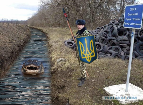 Украинская армия роет окопы на границе с Крымом