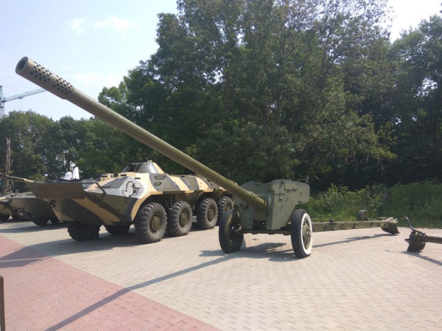 Автомобили на постаменте