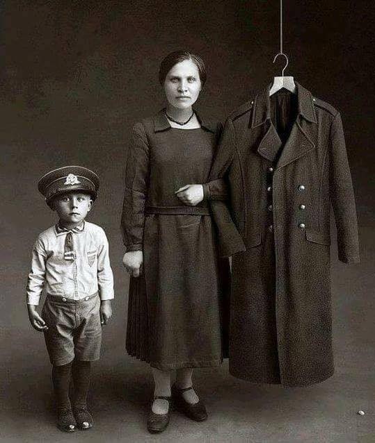 «А что, если мы подарим семьям мобилизованных ростовые фигуры с фотоизображениями их защитников, чтобы семьи могли встретить Рождество вместе».