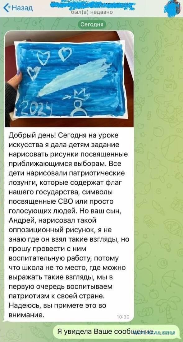 Фото педиатра Надежды Буяновой, стоящей в своей квартире после обыска.