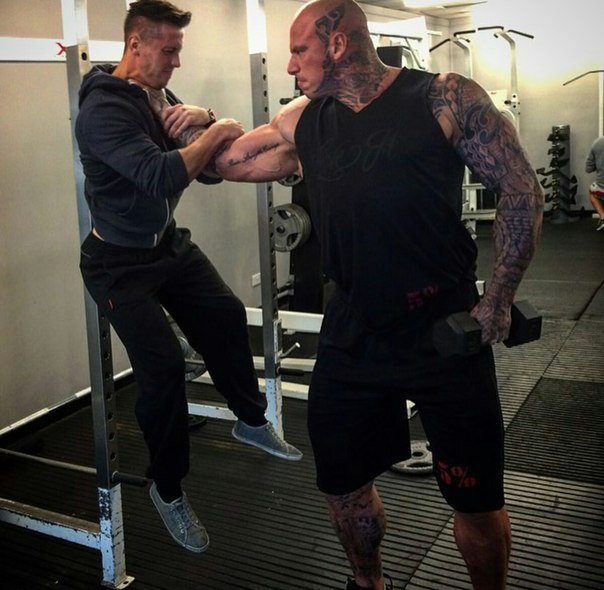 Скоро весна. В тренажерных залах буйно цветут подснежники