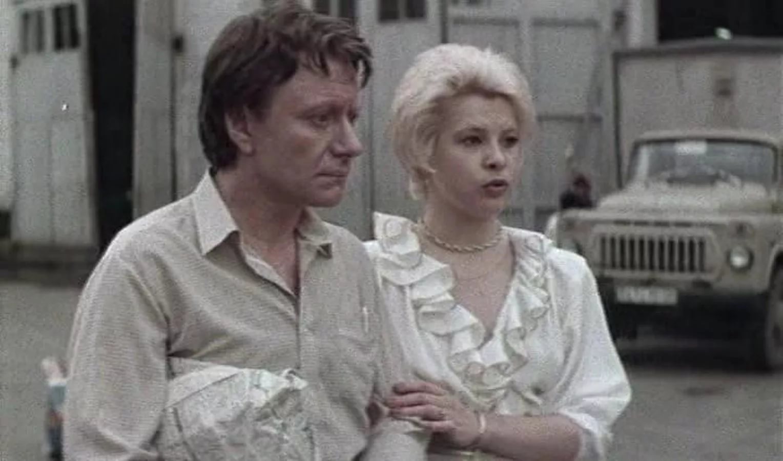 Татьяна Догилева В Белом Купальнике – Блондинка За Углом 1984