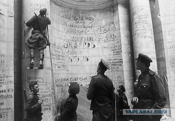 Чьи надписи на куполе рейхстага? Опозорившихся чиновников США ткнули носом в очевидные факты