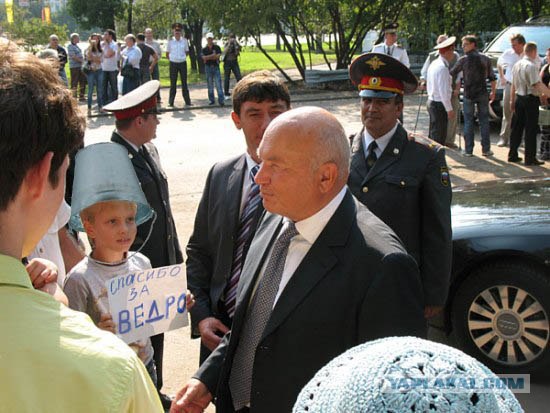 Фотожаба: Лужков и Мальчик