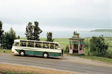 Теплые «ламповые» фотографии с автомобилями прошлого