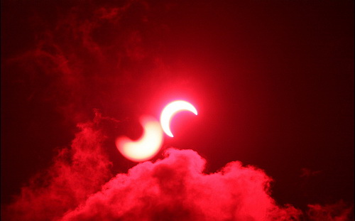 Фотографии и видео кольцеобразного затмения