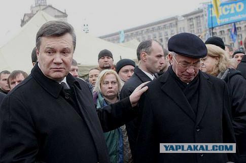 Премьер-министр Украины Азаров подал в отставку