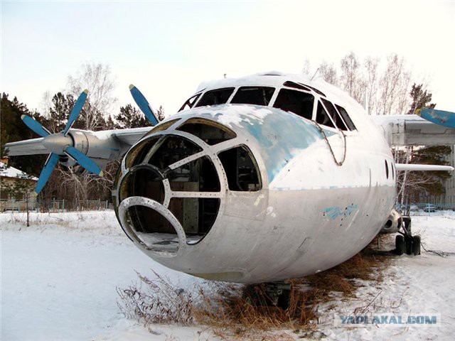 Украина выводит свои войска из Крыма.