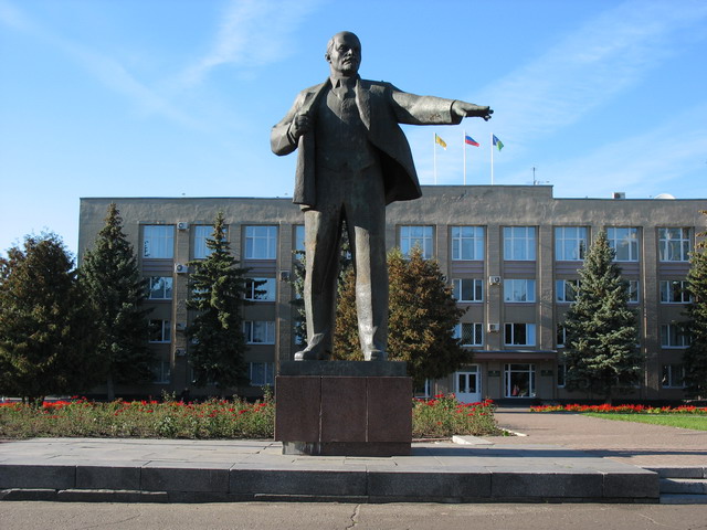 Памятники Ленину